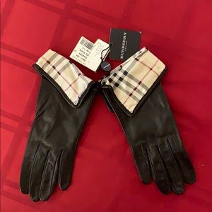 Burberry leather ladies gloves